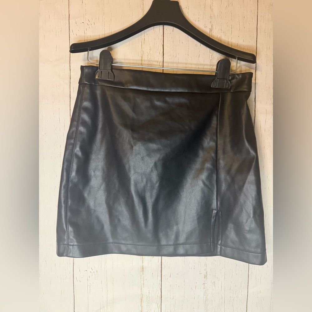 Shinestar Black Faux Leather Mini Skirt size Small New